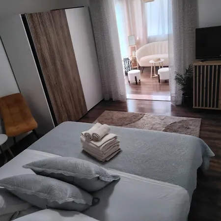 Buzolic 3 * Hvar Town