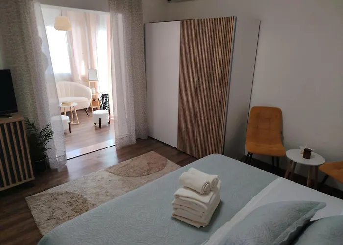 Buzolic 3 Hvar Town