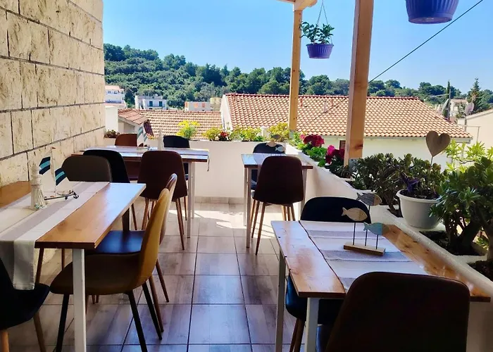 Buzolic 3 Apartman Hvar Town