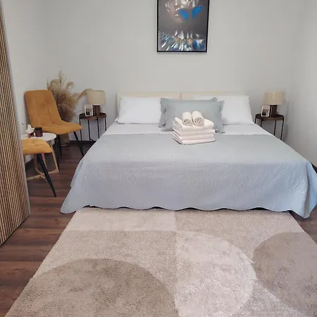 Buzolić 3 Hvar Town